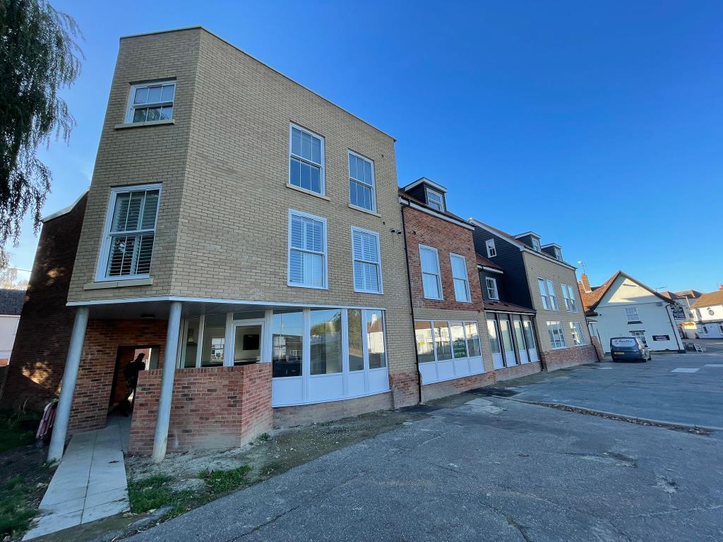 Lot: 125 - LEASEHOLD COMMERCIAL UNIT - 